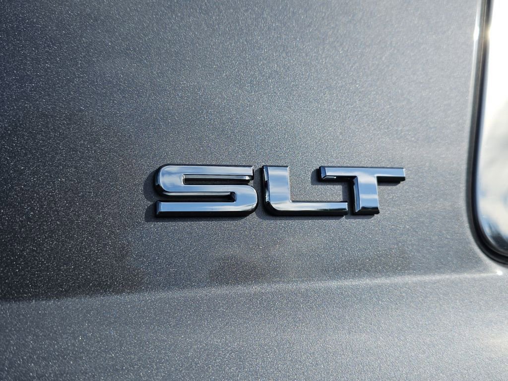 Used 2018 Satin Steel Metallic GMC SLT Standard Edition image 20