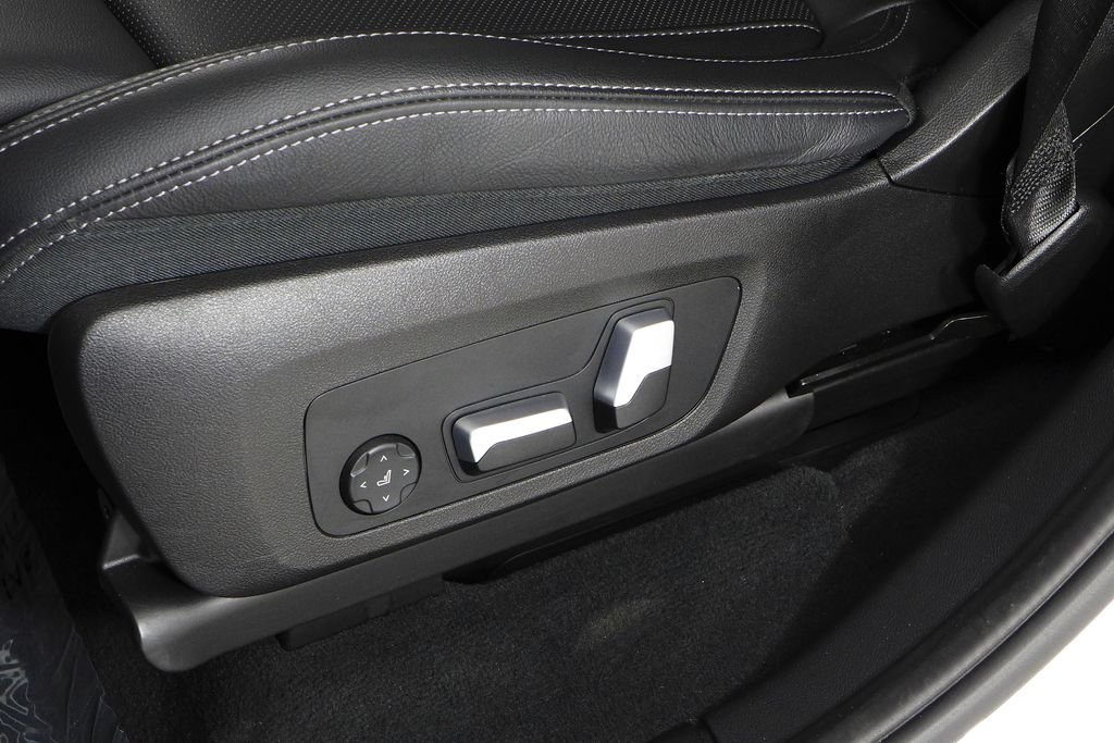 Used 2023 Mineral White Metallic BMW sDrive30i image 23