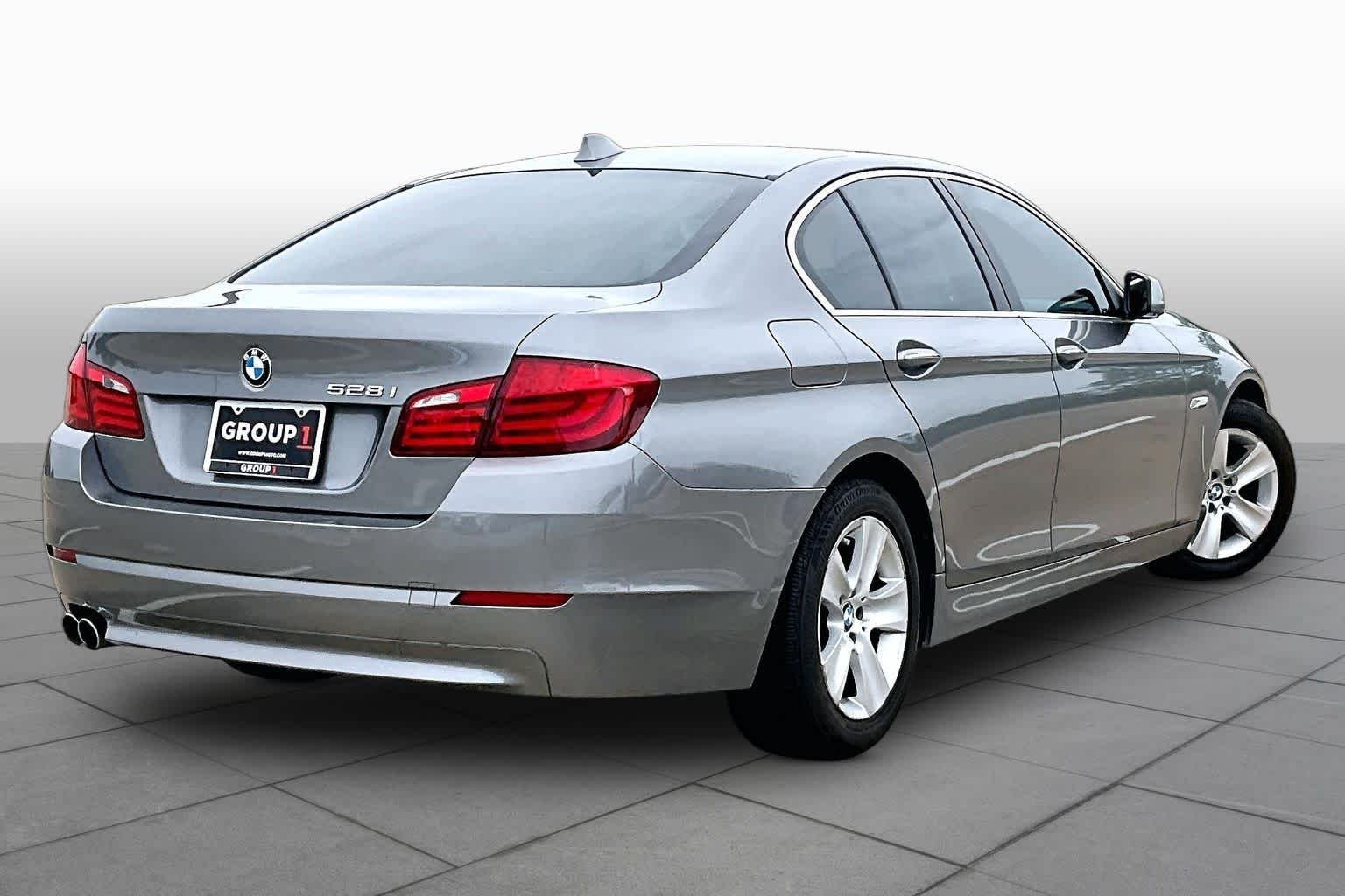 Used 2011 Space Gray BMW 528i image 12