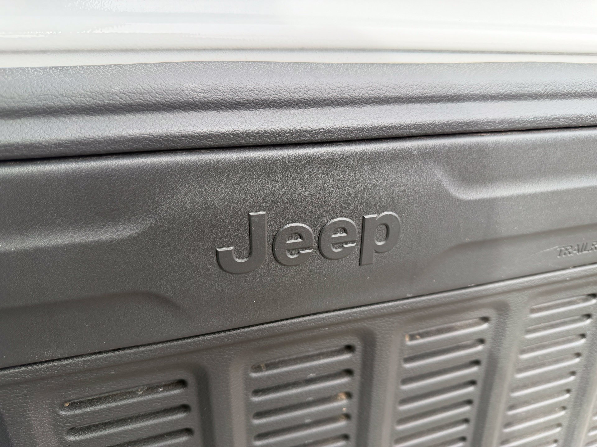 Used 2020 White Jeep Unlimited Sahara image 42