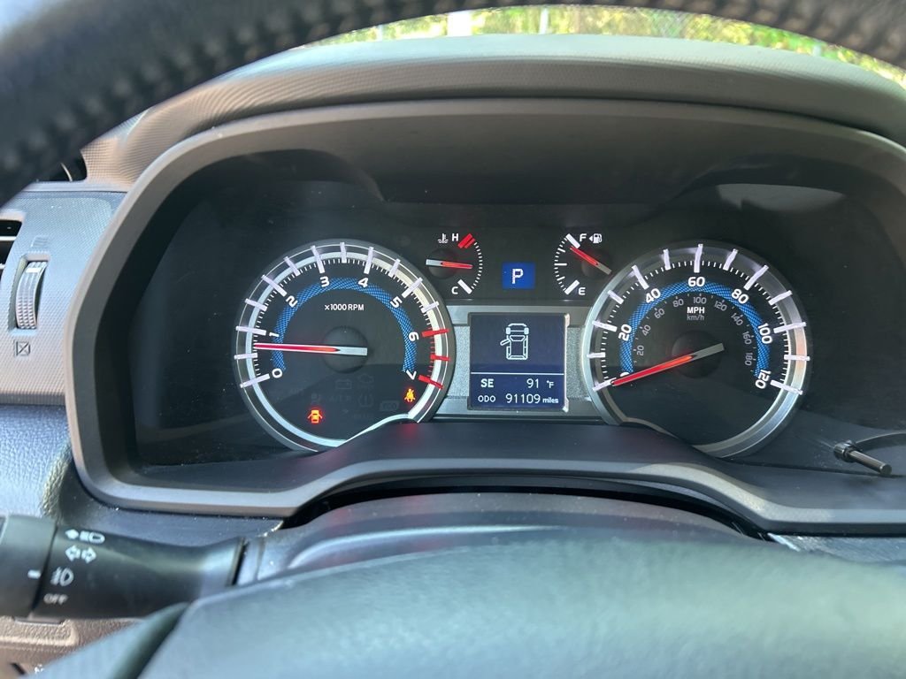 Used 2018 White Toyota SR5 Premium image 20