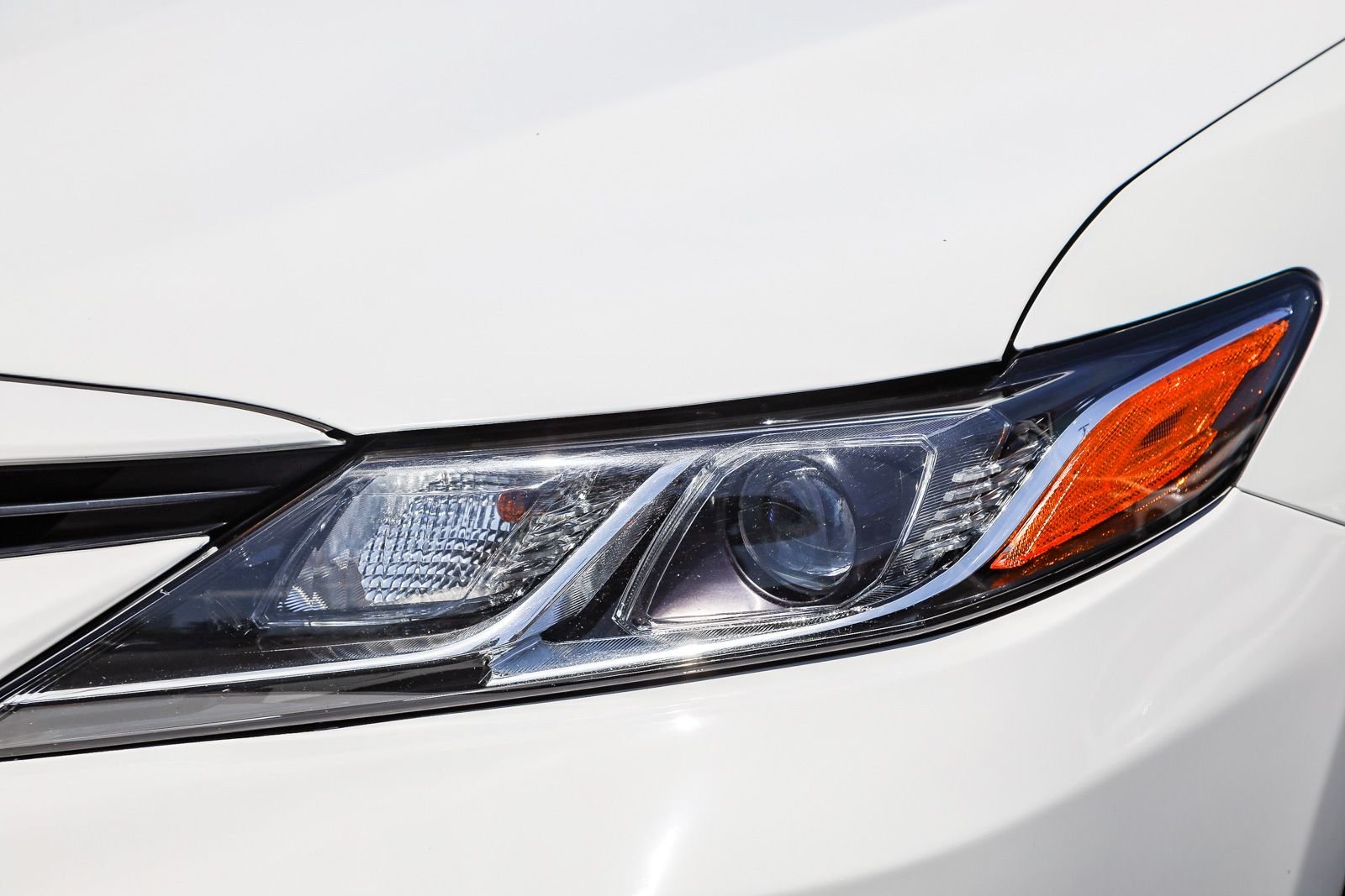 Certified Used 2024 Ice Toyota LE image 10