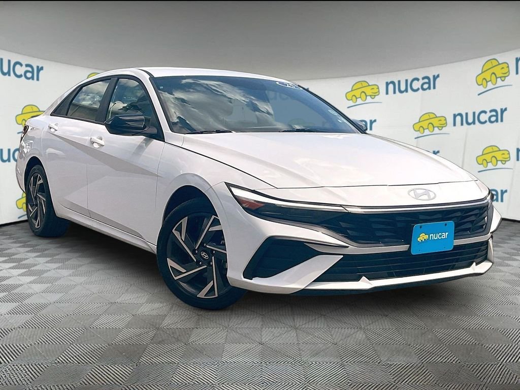 Used 2025 White Hyundai SEL Sport image 1