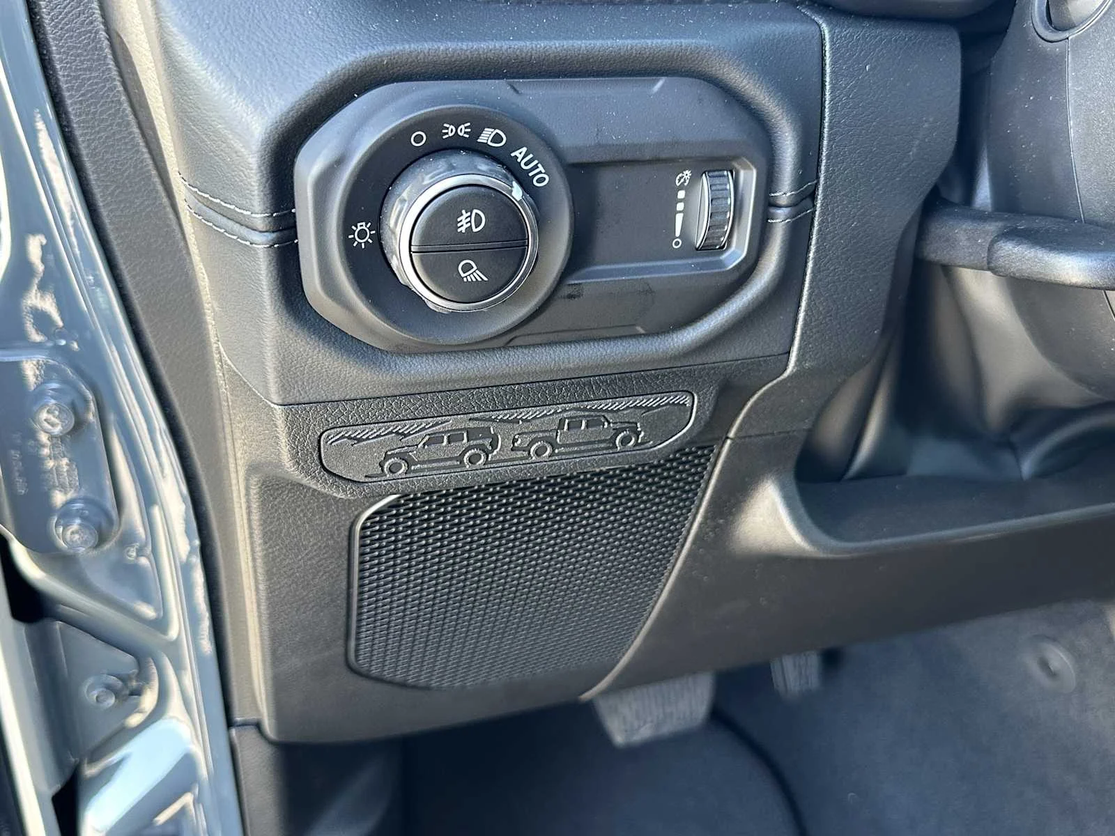 New 2026 Anvil Clear-Coat Exterior Paint Jeep Mojave image 29