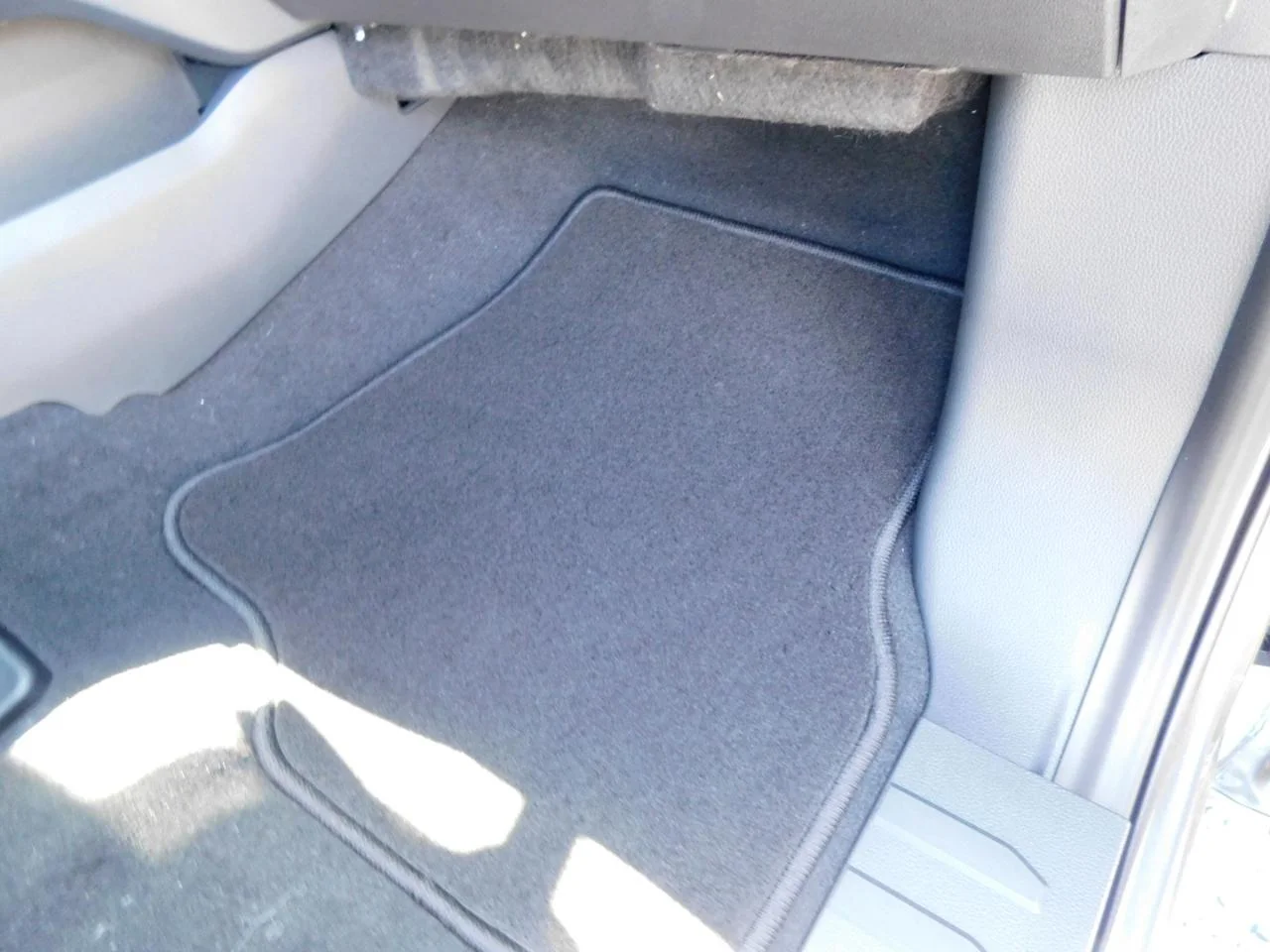 New 2027 Carbonized Gray Metallic Ford F-250® Lariat® image 22