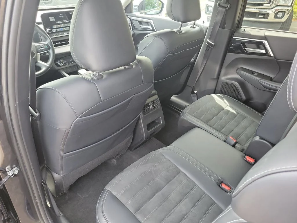 Used 2024  Mitsubishi SE image 16