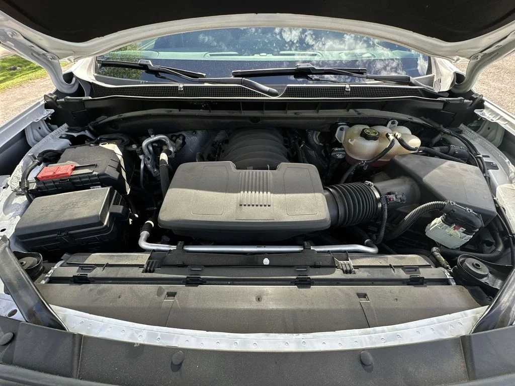 Used 2023 White Chevrolet Z71 image 27
