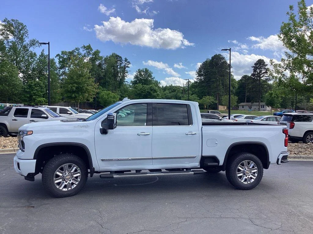 New 2026 Polar White Tricoat Chevrolet High Country image 7