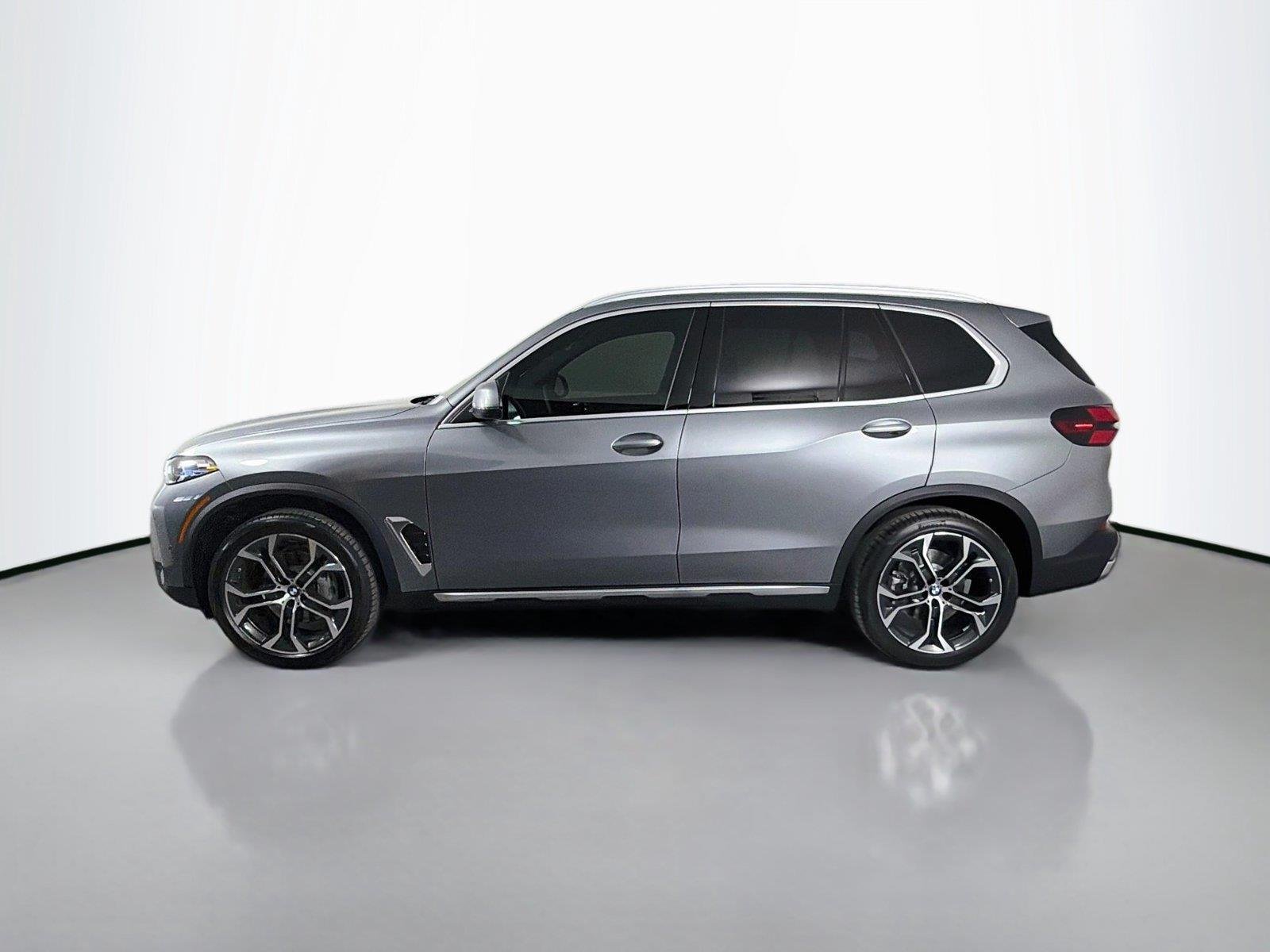 New 2026 Skyscraper Grey Metallic BMW sDrive40i image 8