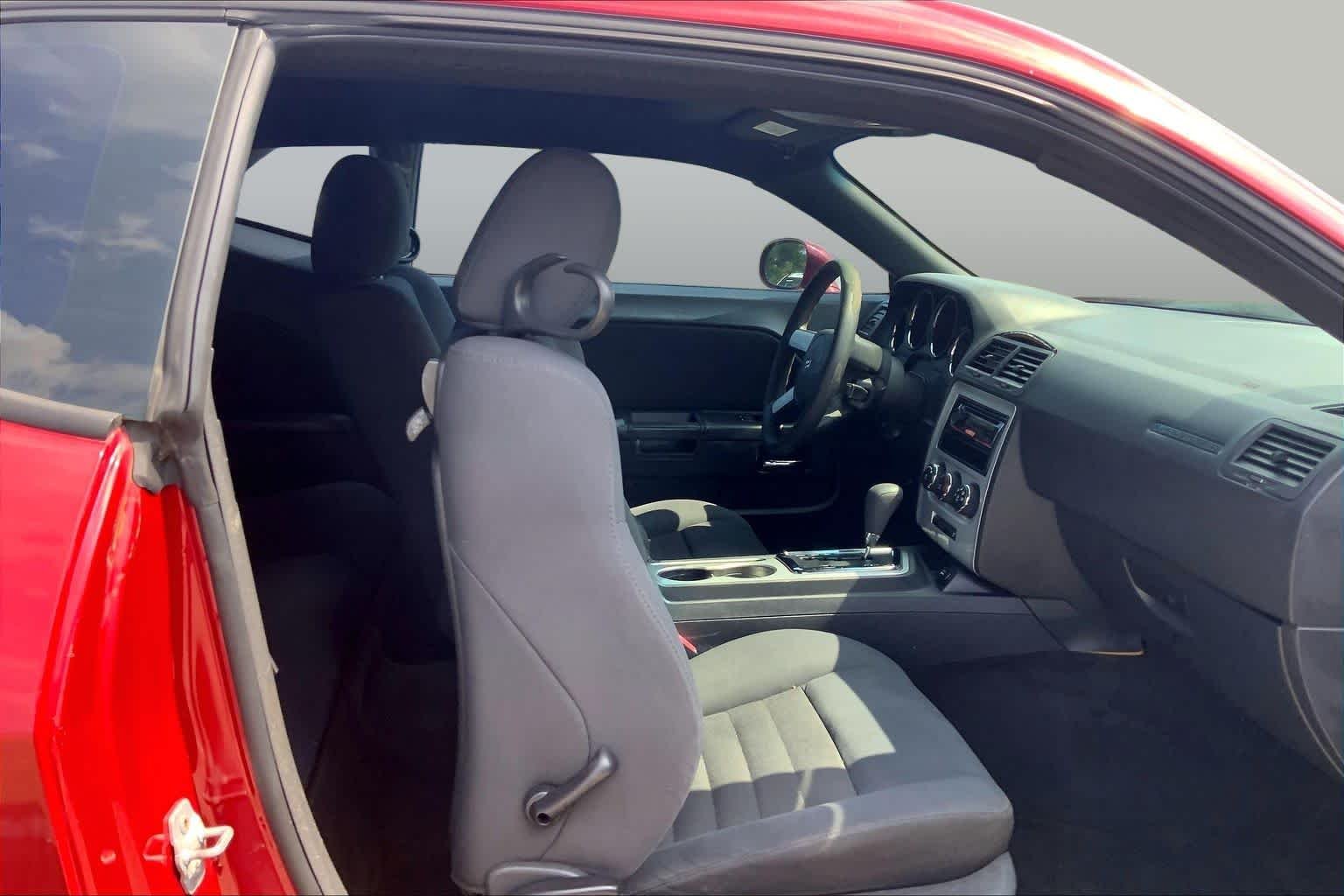 Used 2010 Inferno Red Crystal Pearl Dodge SE image 6