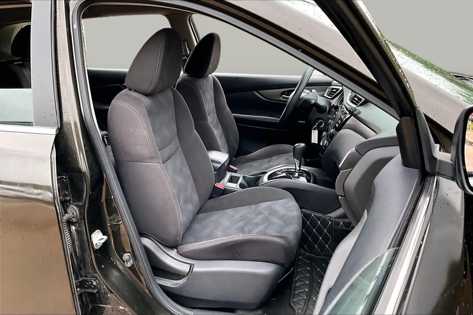 Used 2015 Midnight Jade Nissan S image 8