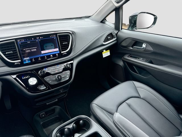 2026 Chrysler Pacifica Select - Photo 25