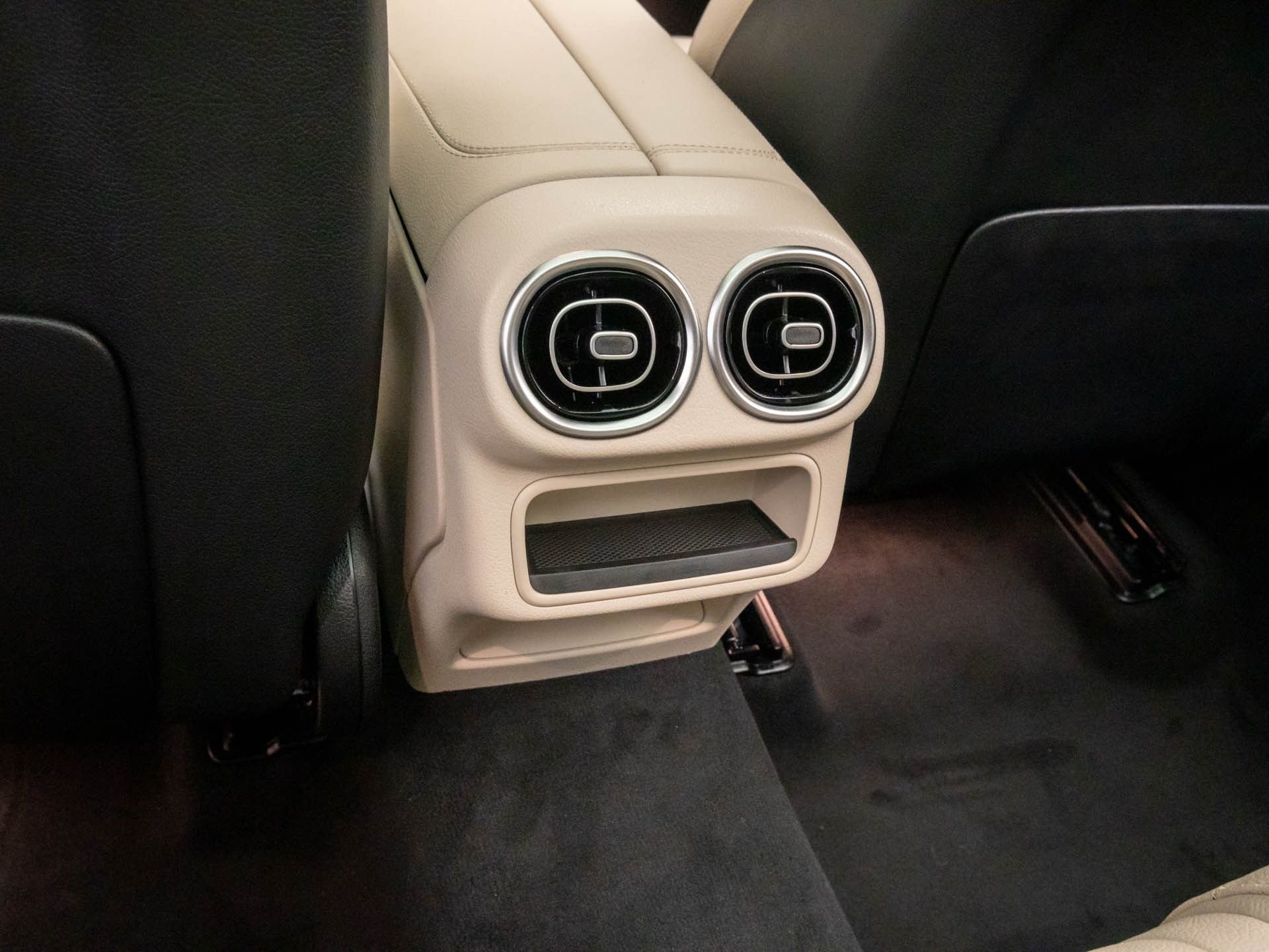 New 2026 Polar White Mercedes-Benz GLC 300 image 19