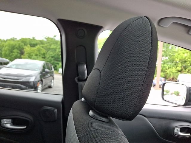 Used 2023 Black Jeep Altitude image 13