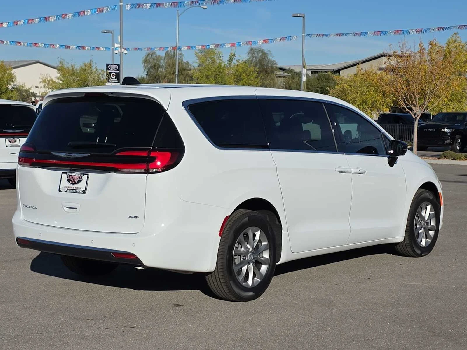 New 2026 Bright White Clear-Coat Exterior Paint Chrysler Select image 8