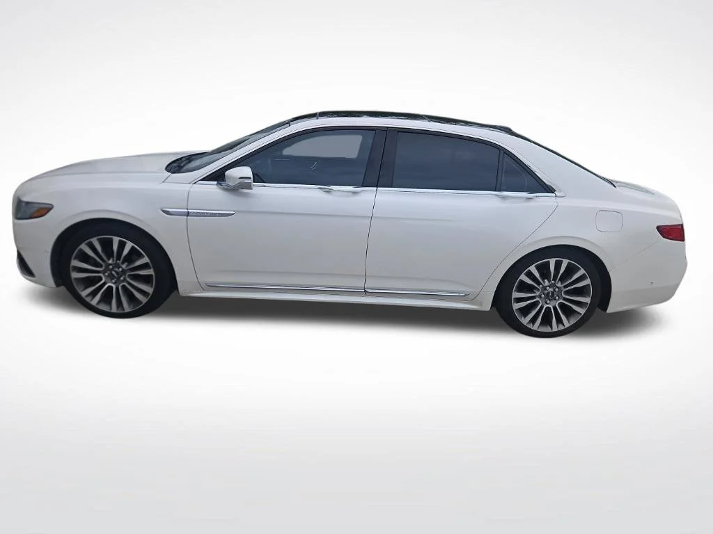 Used 2019 White Lincoln Reserve image 3