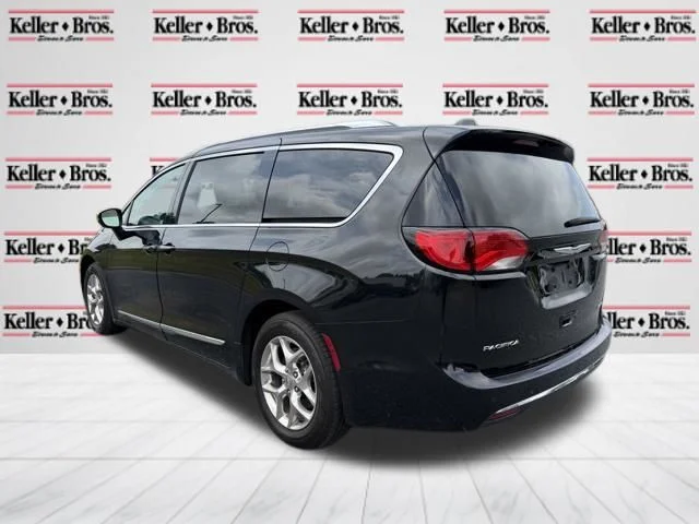 Used 2019 Black Chrysler Limited image 5