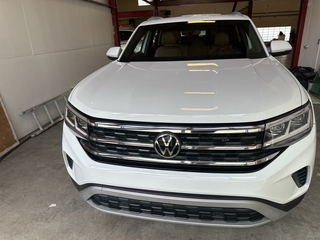 Used 2020 White Volkswagen 3.6L V6 SE w/Technology image 6