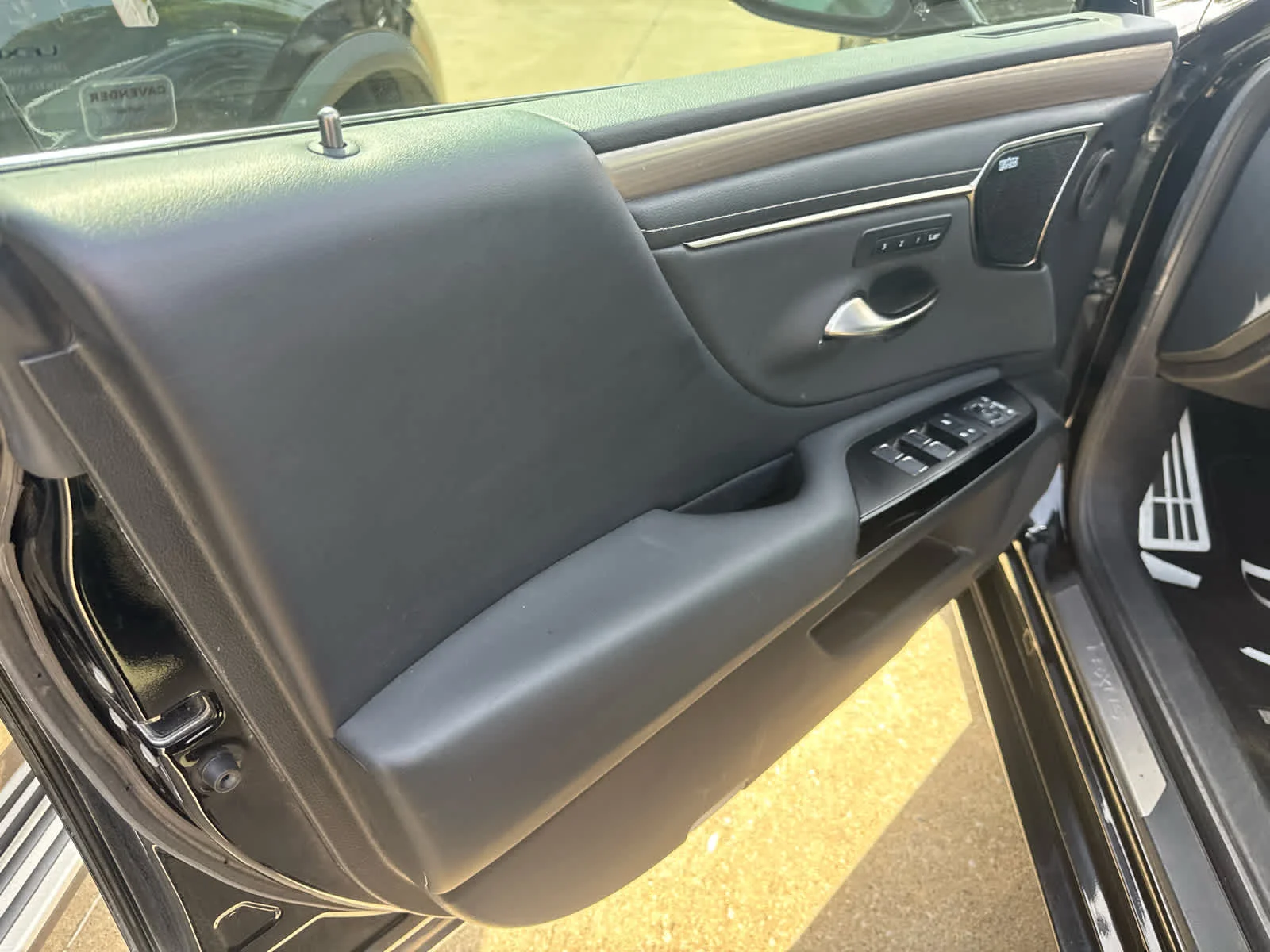 Used 2022 Obsidian Lexus F SPORT image 8