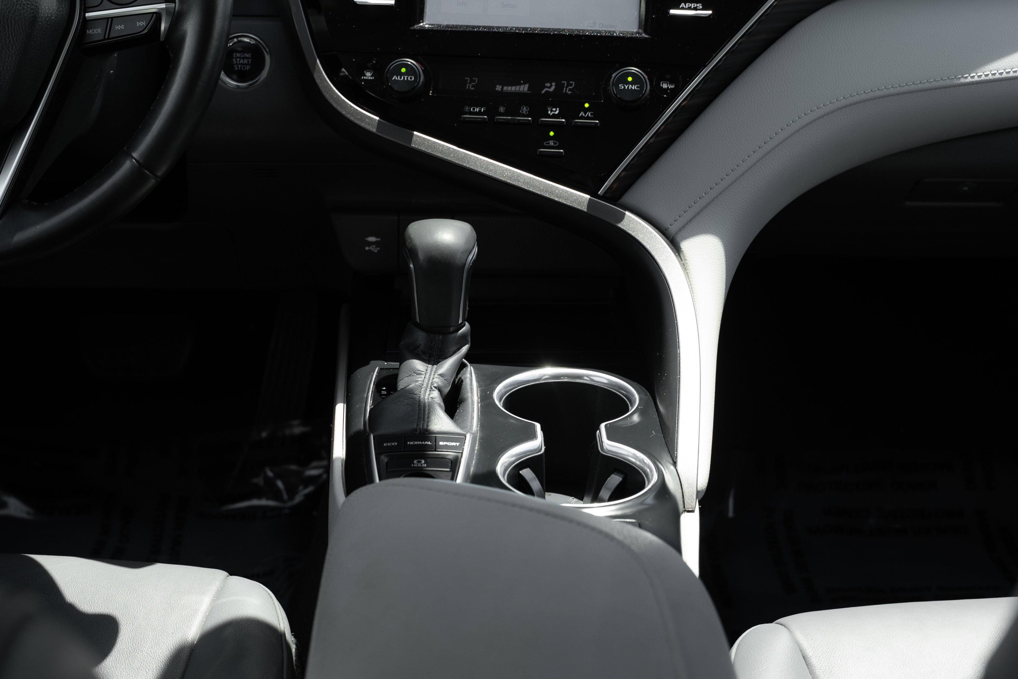 Used 2018 Midnight Black Metallic Toyota XLE image 16