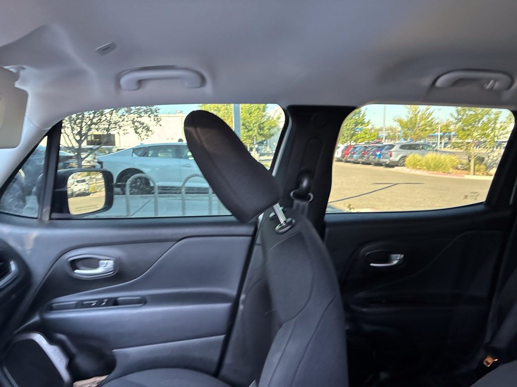 Used 2023 White Jeep Latitude image 24
