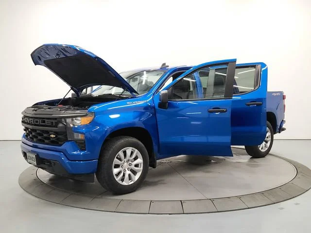 Used 2023 Glacier Blue Metallic Chevrolet Custom image 11