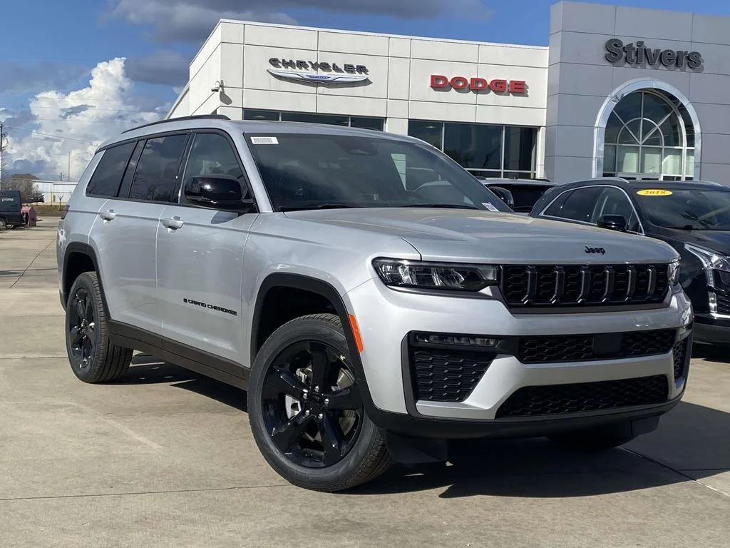 New 2026 Silver Zynith Exterior Paint Jeep Limited image 30