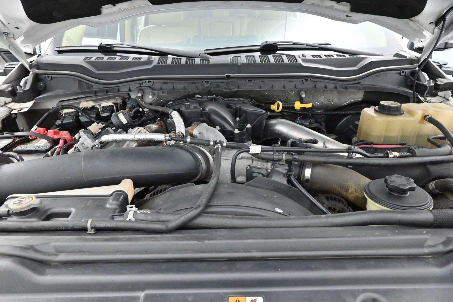 Used 2017 White Platinum Metallic Tri-Coat Ford Lariat image 40