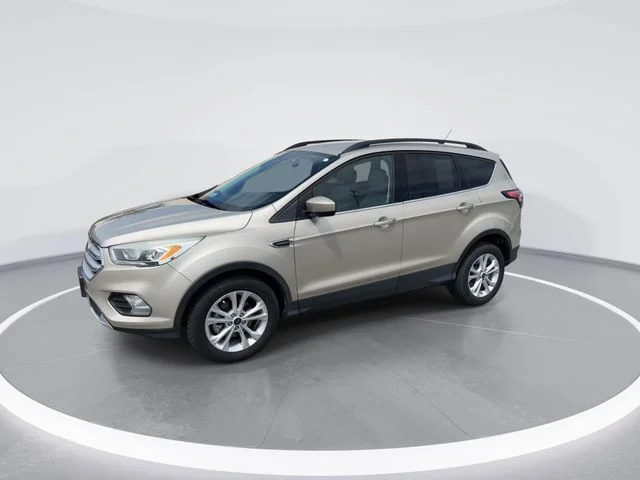 Used 2018 Gold Ford SEL image 3