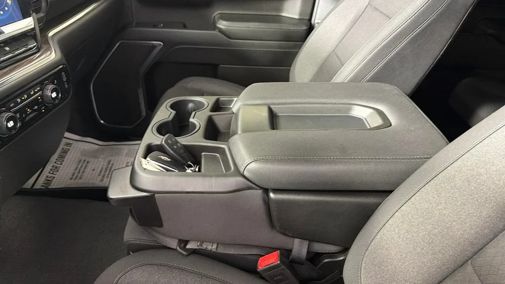 Used 2024 Summit White Chevrolet LT image 26