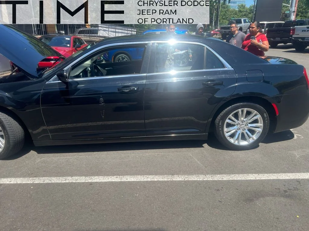 Used 2018 Black Chrysler Touring image 1
