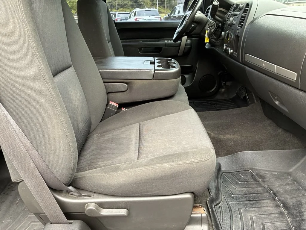 Used 2011 STEEL GREEN METALLIC Chevrolet LT image 21