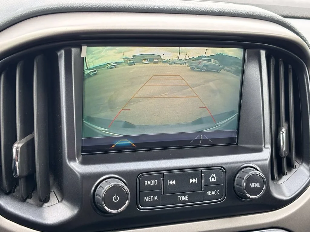 Used 2018 GRAPHITE METALLIC Chevrolet 2WD Z71 image 22