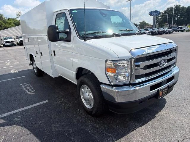 New 2027 Oxford White Ford E-350 SRW image 29