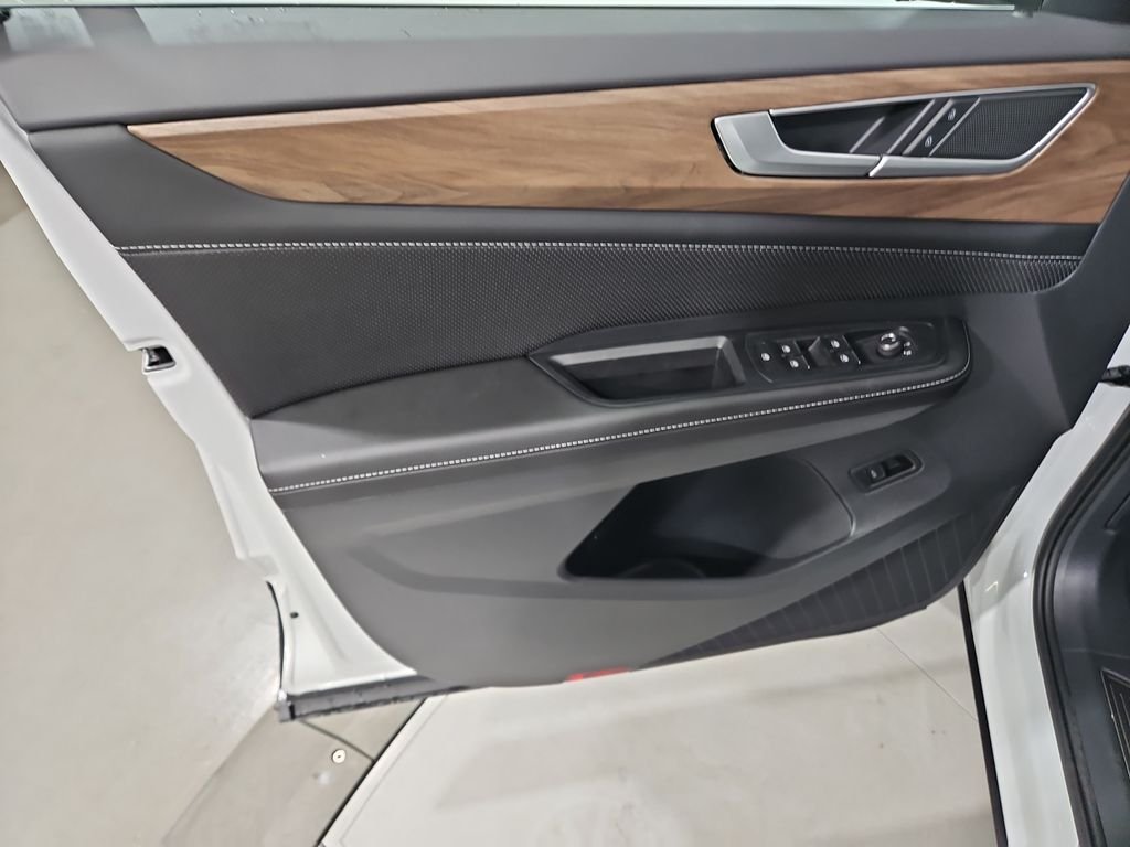 New 2026 White/off-white Volkswagen SE w/Technology image 10