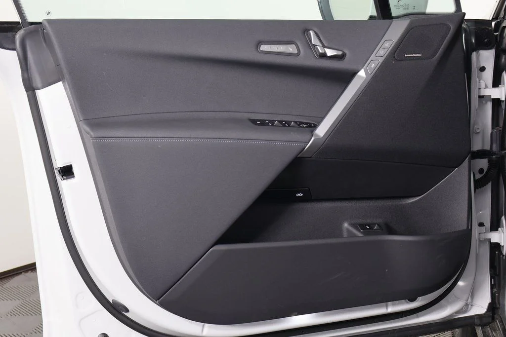 2026 BMW iX 60 - Photo 7