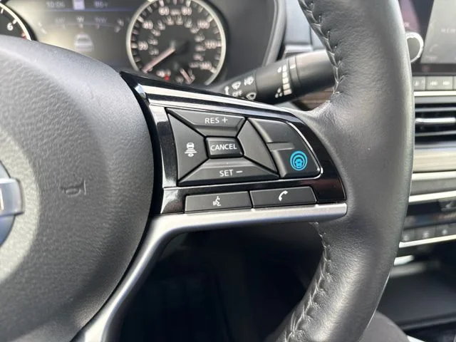 Used 2022 Silver Nissan 2.5 SL image 32