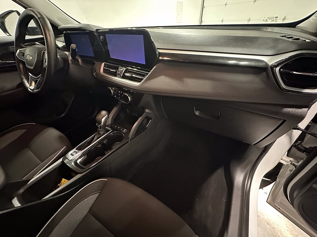 Used 2024 White Chevrolet LT image 26
