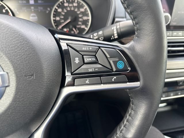 Used 2022 Silver Nissan 2.5 SL image 32
