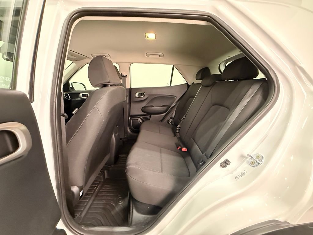 Used 2023 White Hyundai SE image 18