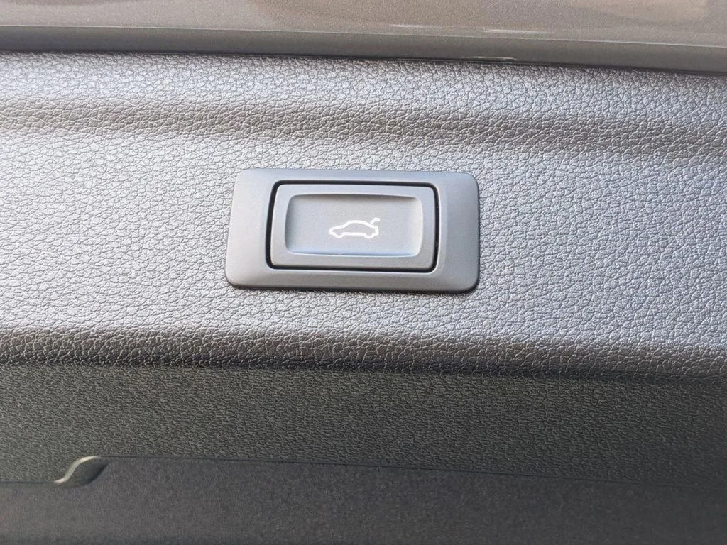 Used 2025 White Audi Premium image 9
