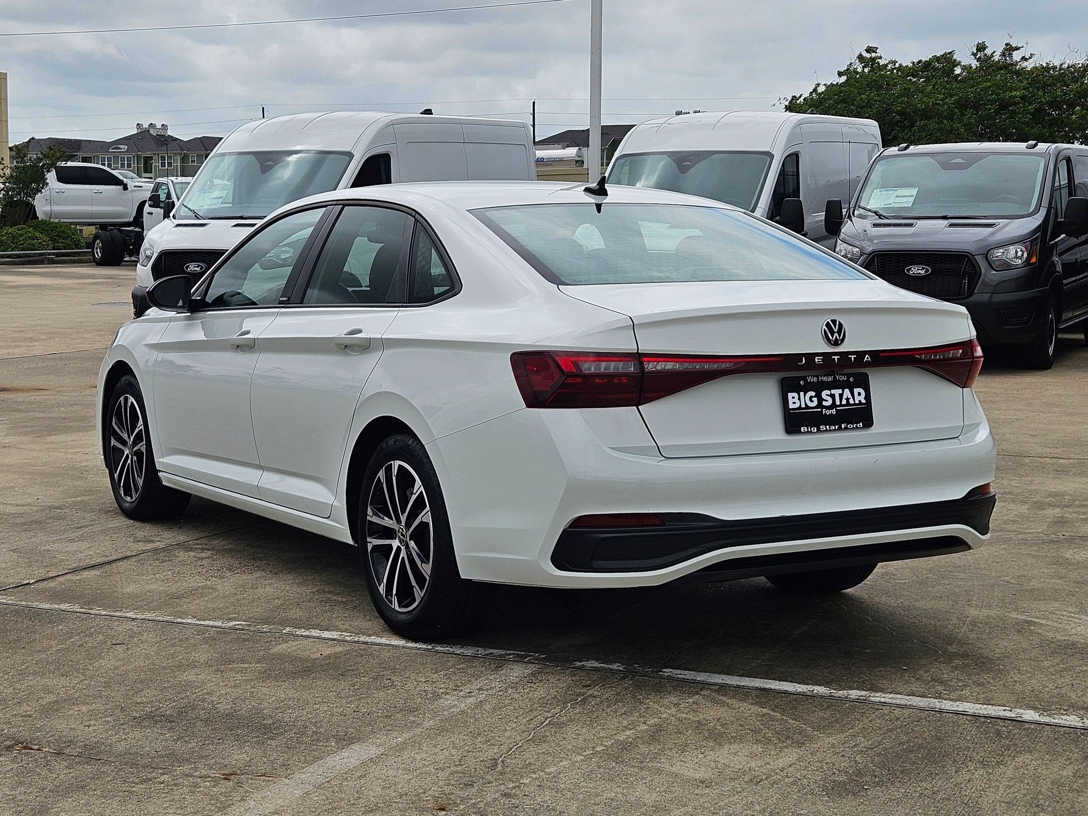 Used 2025 White Volkswagen Sport image 5