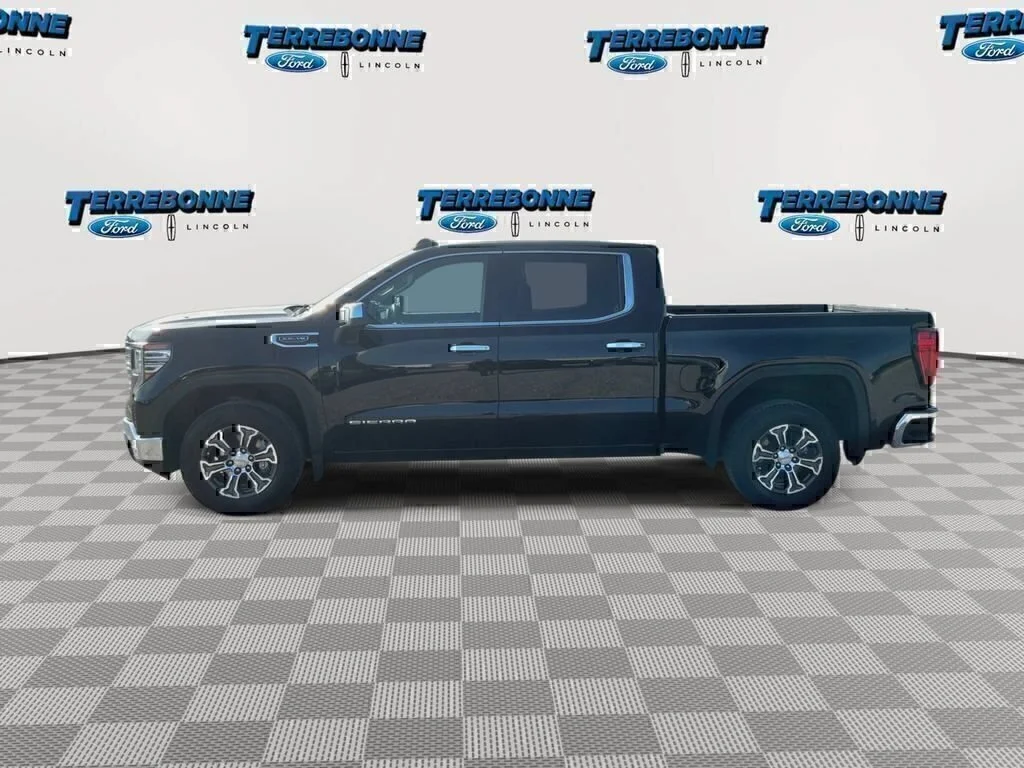 Used 2025 Onyx Black GMC SLT image 5