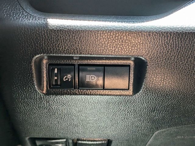Used 2019 Silver Toyota LE image 28