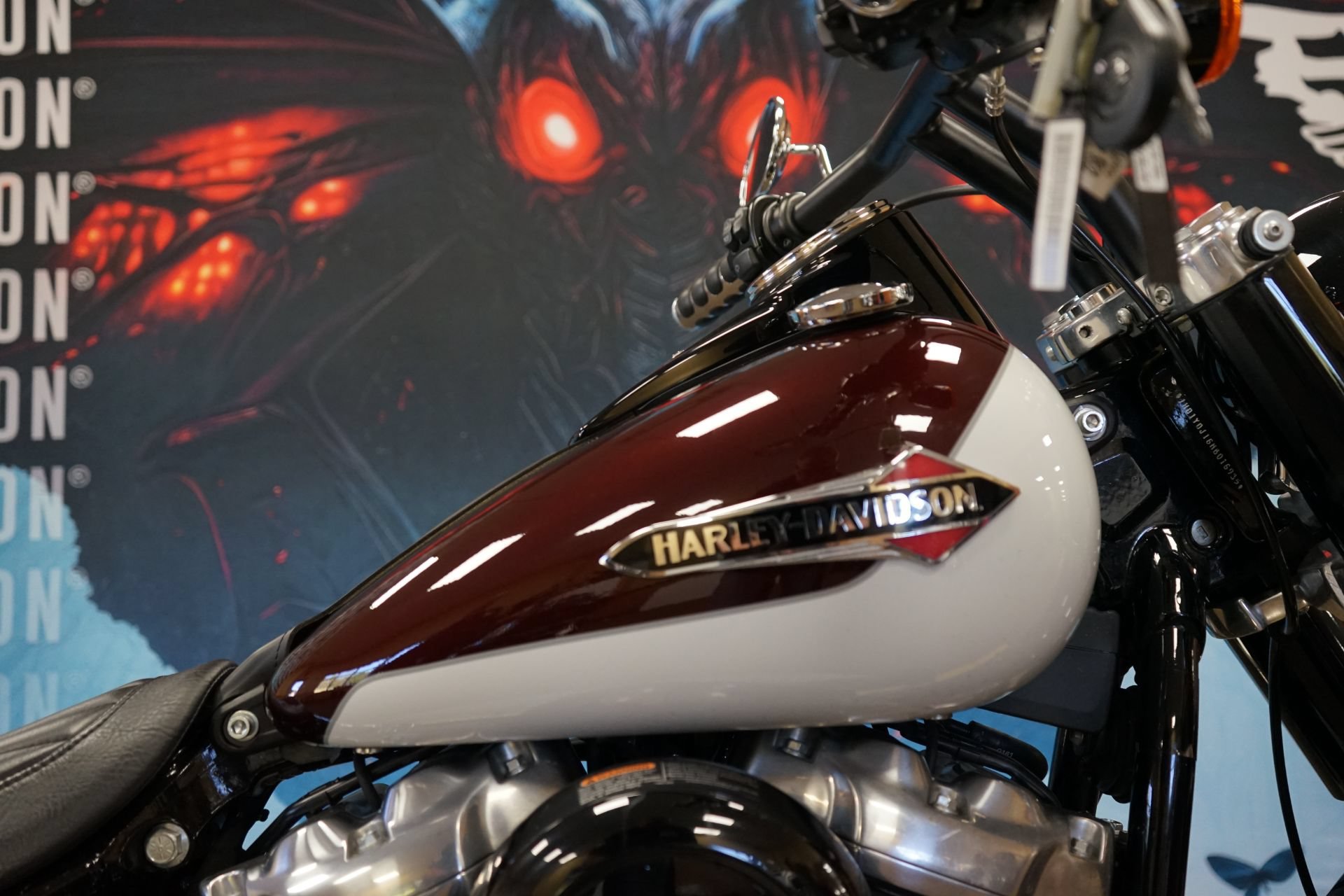 Used 2021 Midnight Crimson / Stone Washed White Pearl Harley-Davidson  image 6
