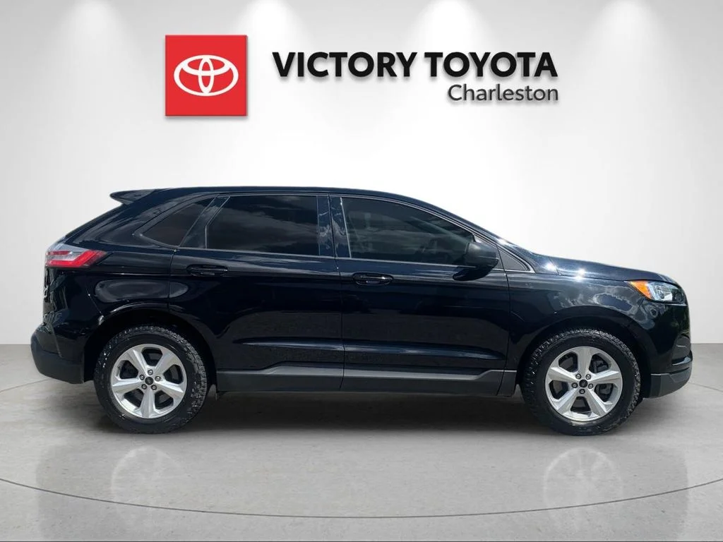 Used 2023 Black Ford SE image 6
