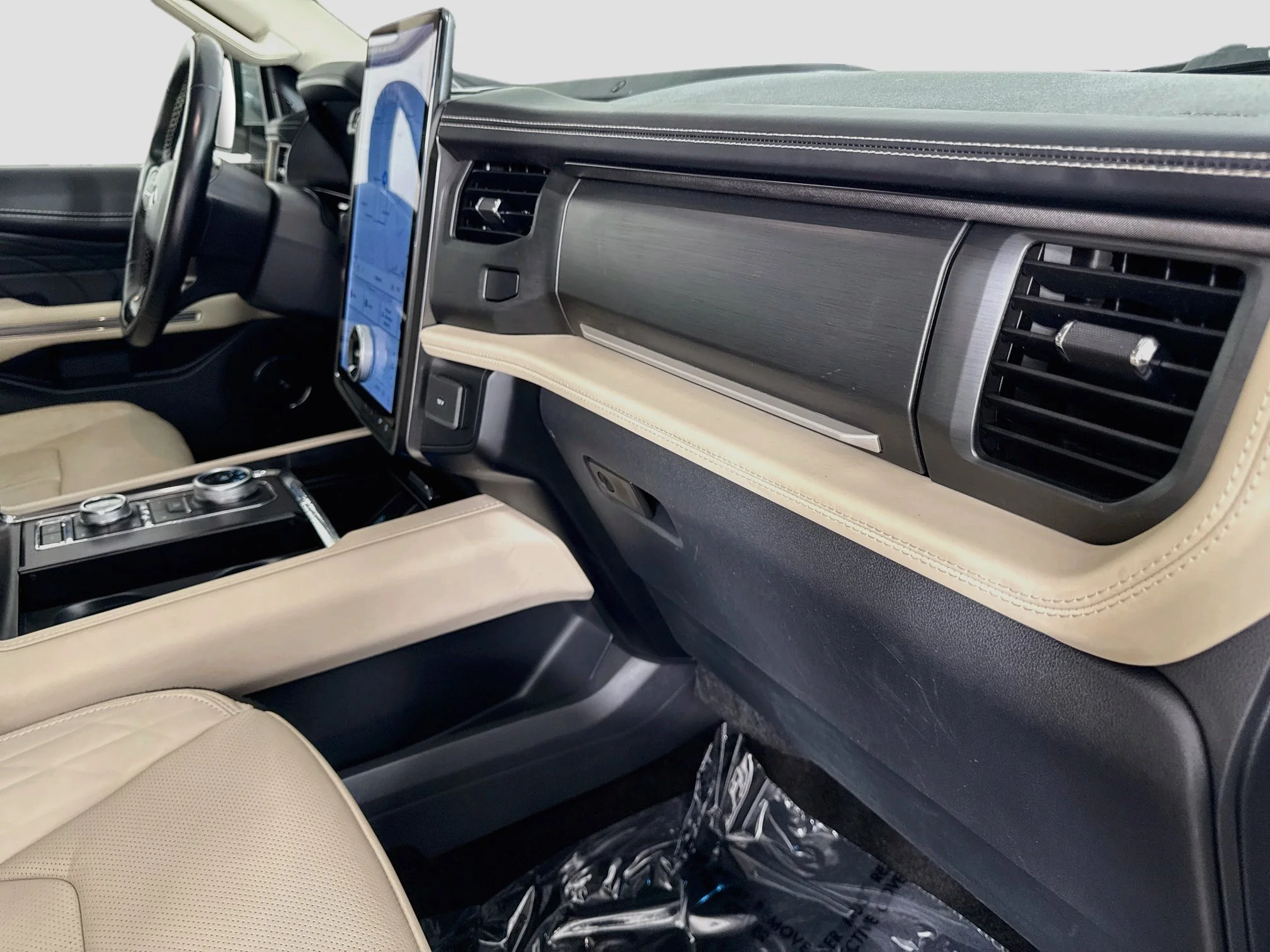 Used 2023  Ford Platinum image 33