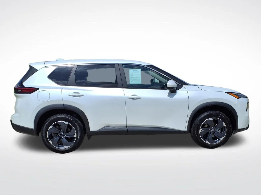 Used 2024 White Nissan SV image 10