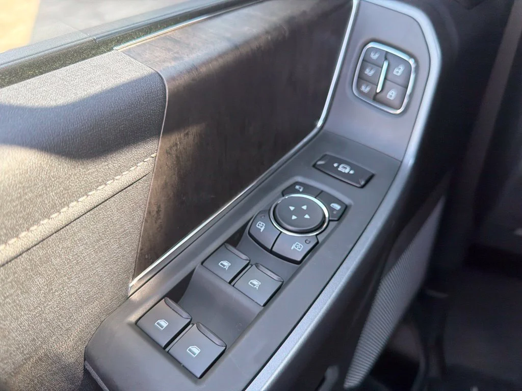 New 2027 Glacier Gray Metallic Tri-Coat Ford F-250® Lariat® image 32