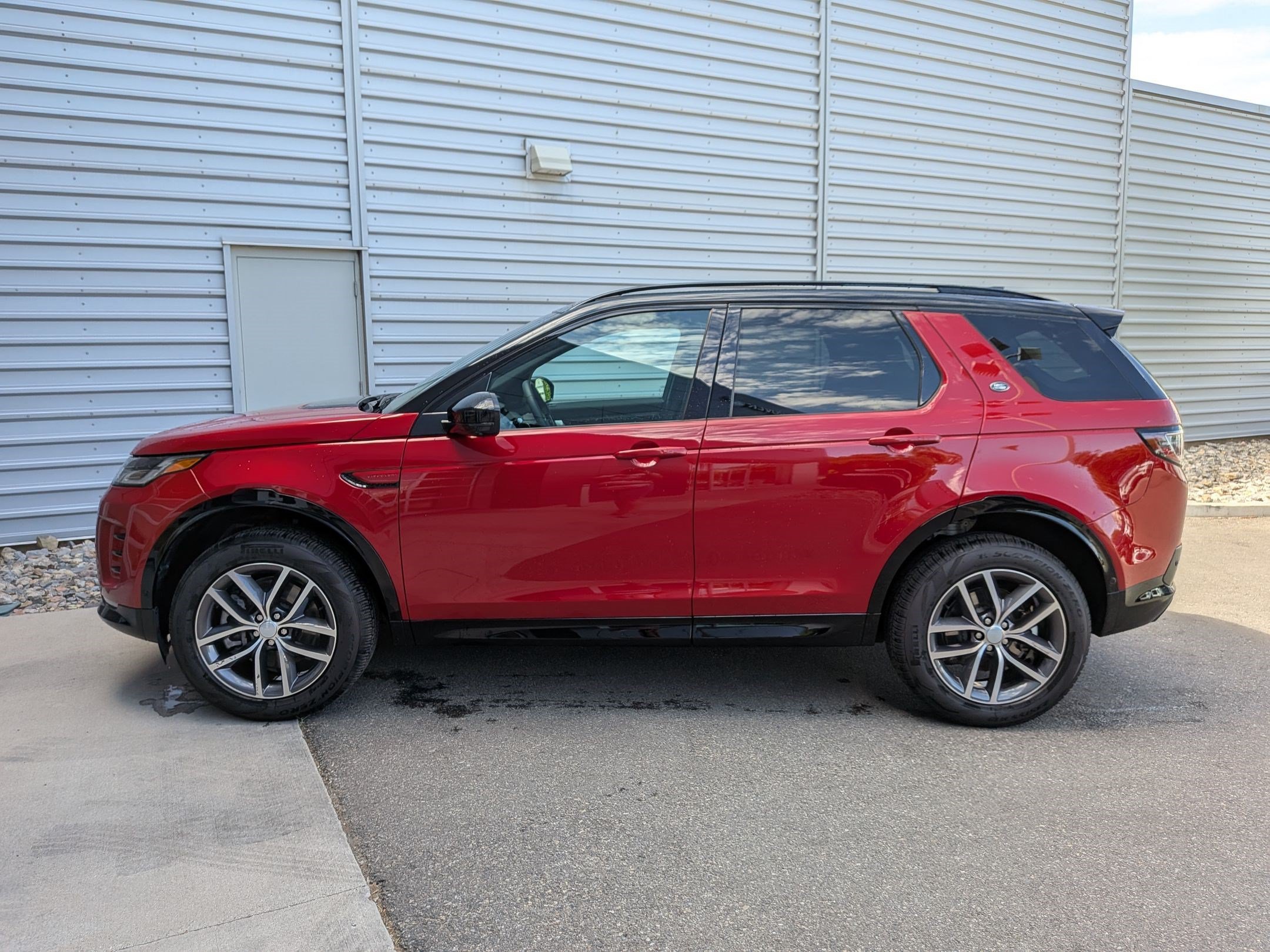 Used 2026 Firenze Red Metallic Land Rover Landmark image 8